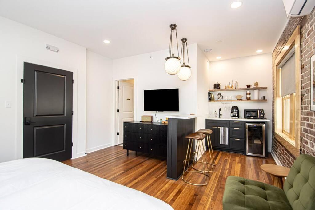King Bed Stylish Studio In Heart Of Downtown Room # 200 Hot Springs Exteriér fotografie